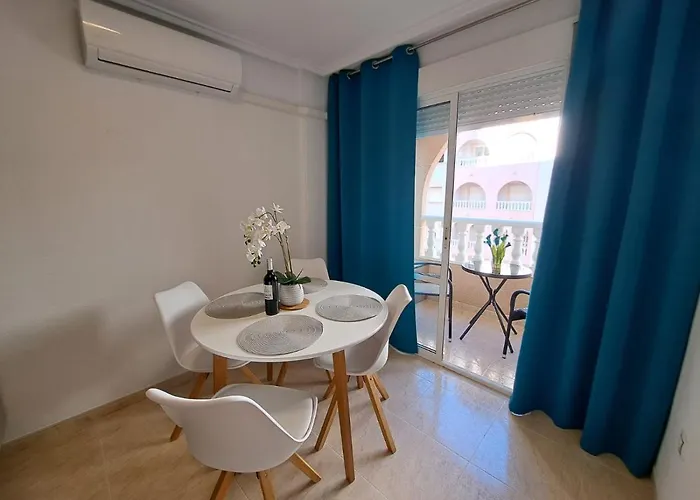 Modern 2 Bedroom In The Center Of *