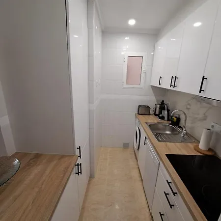 Modern 2 Bedroom In The Center Of Apartmán